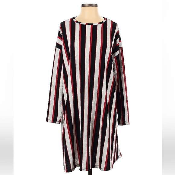 Zara Dresses & Skirts - Zara Dress. Size S. He looks over sized. This size fits larger than S.